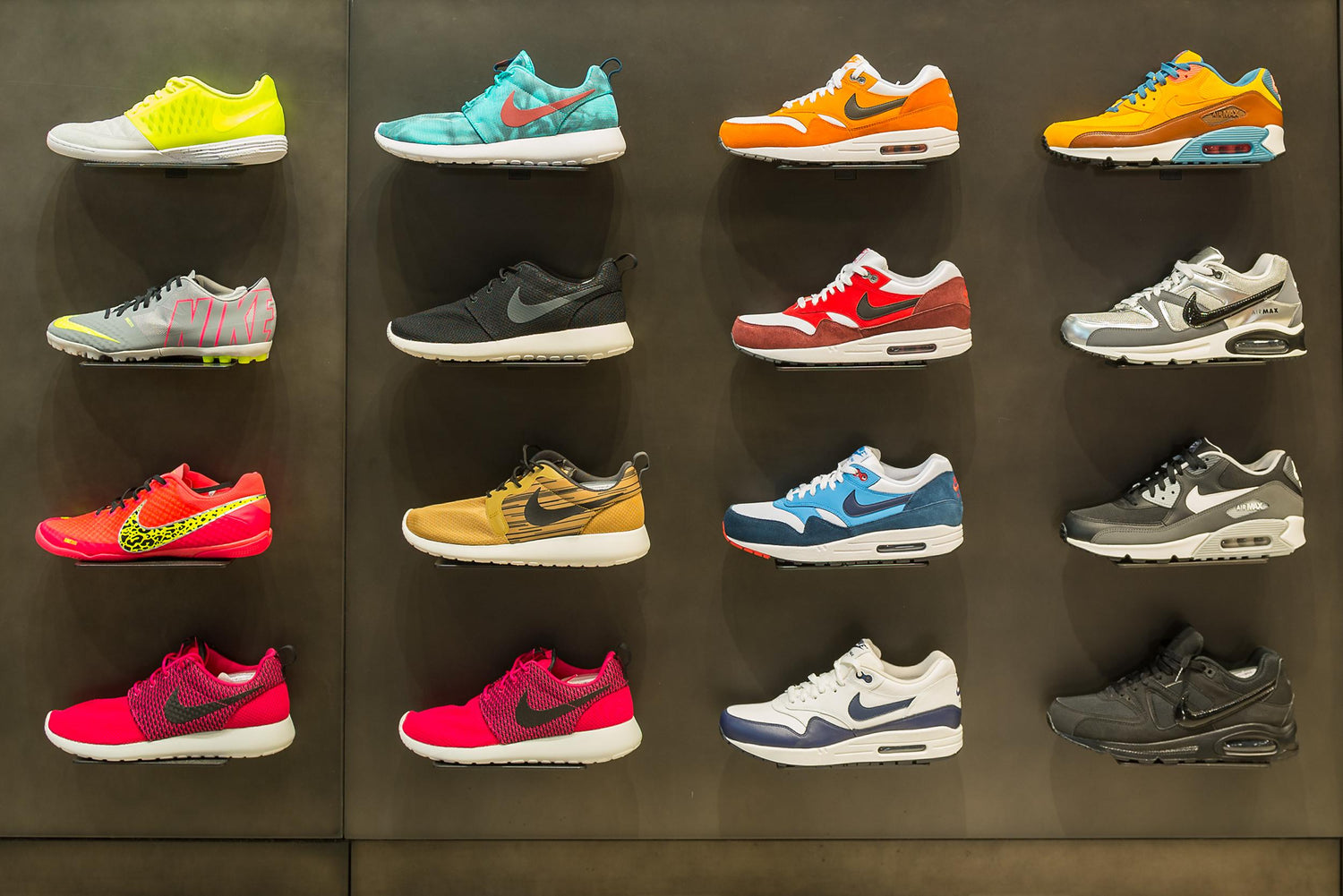 Sneakers / Footwear